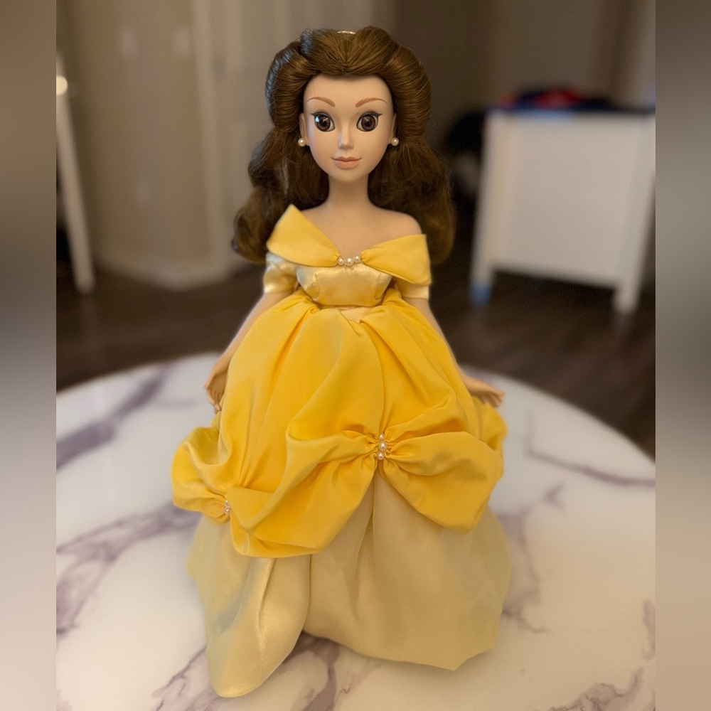 Disney Limited Edition Beauty and The‎ Beast - Belle Porcelain Doll 18”